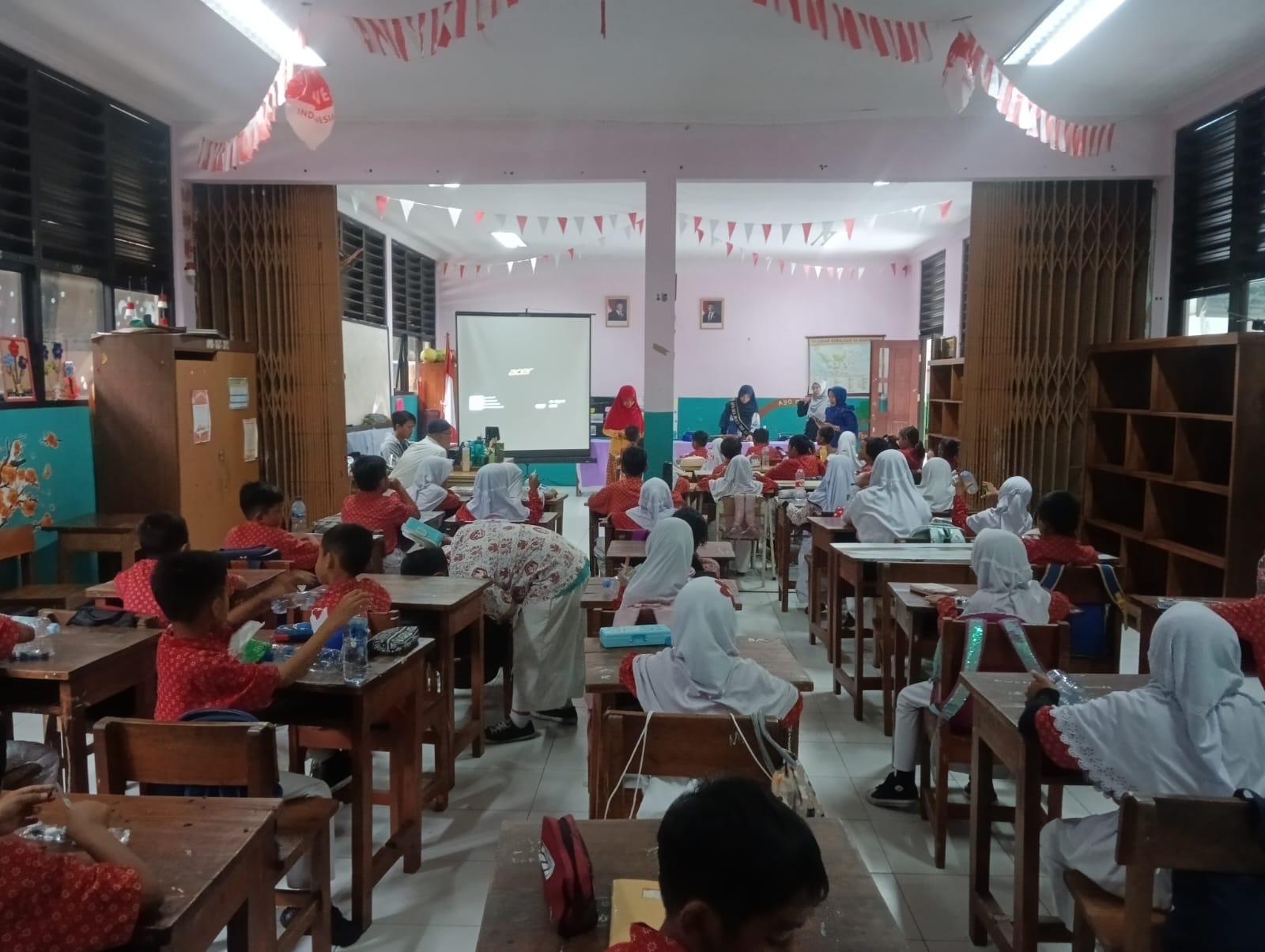 CARIRU Bersama Duta Baca Jakarta Timur : Ekoliterasi Untuk Kebaikan Bumi Di SDN Makasar 07 Pagi